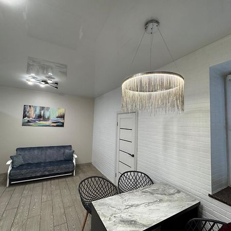 Vip Apartment У Центрі Міста, Новобуджк Театральний,Дуже Простора Rivne Bagian luar foto
