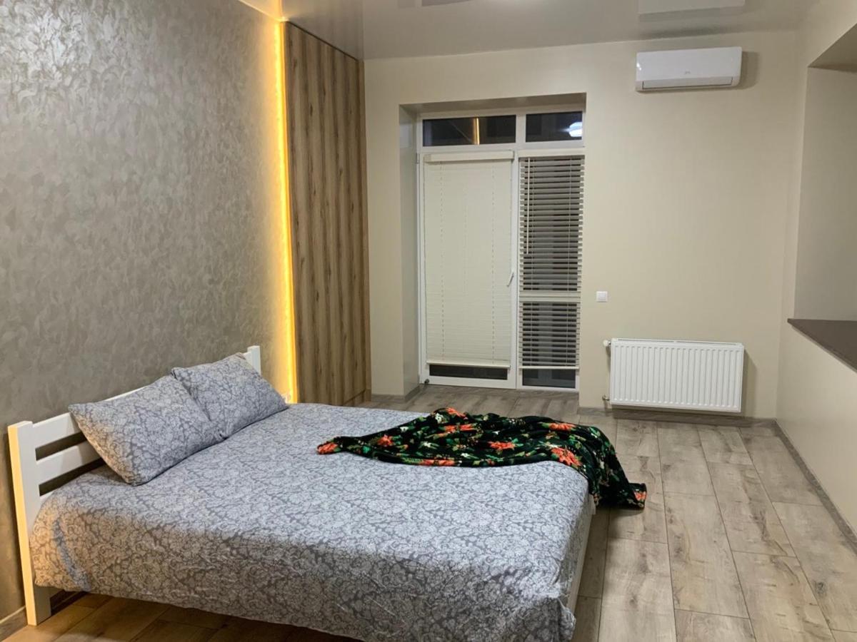 Vip Apartment У Центрі Міста, Новобуджк Театральний,Дуже Простора Rivne Bagian luar foto