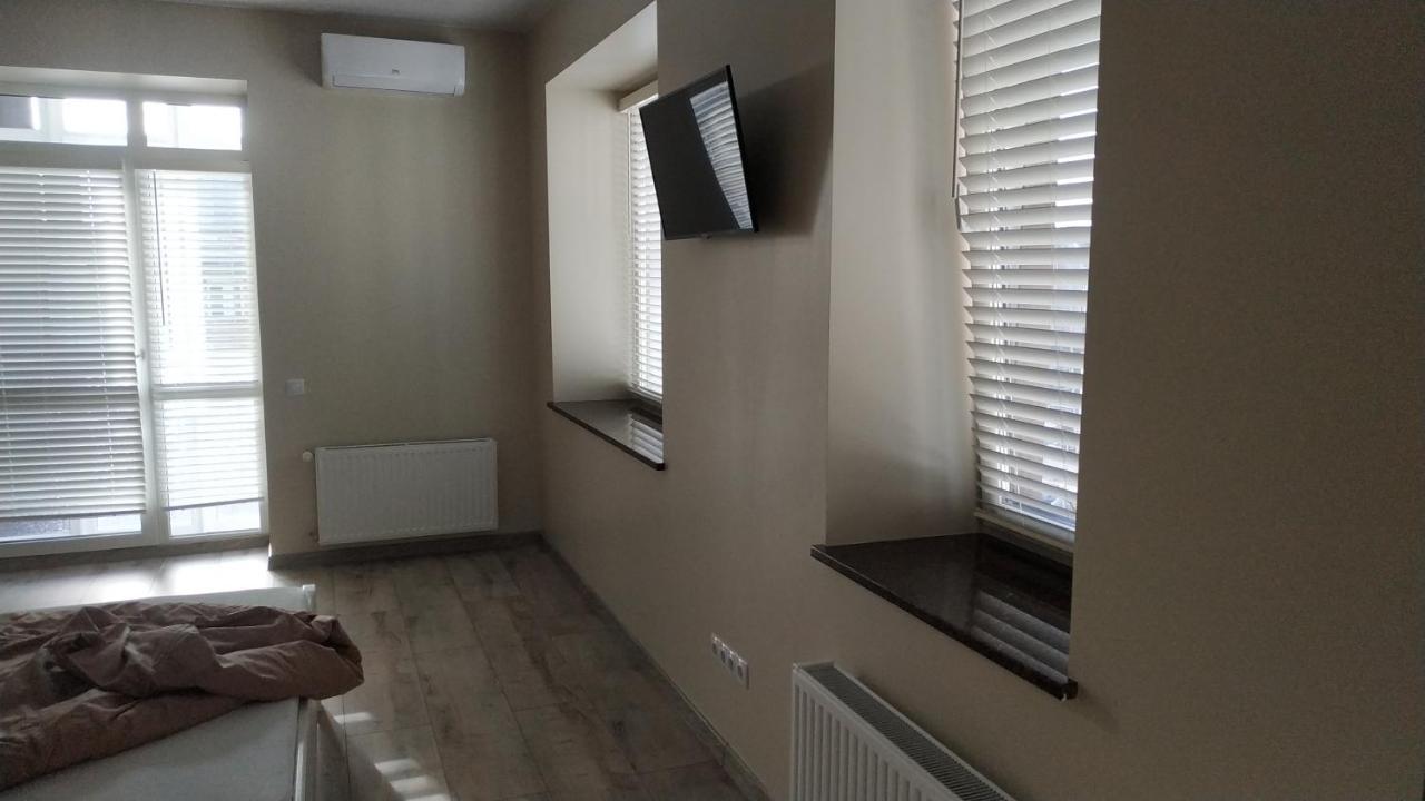 Vip Apartment У Центрі Міста, Новобуджк Театральний,Дуже Простора Rivne Bagian luar foto