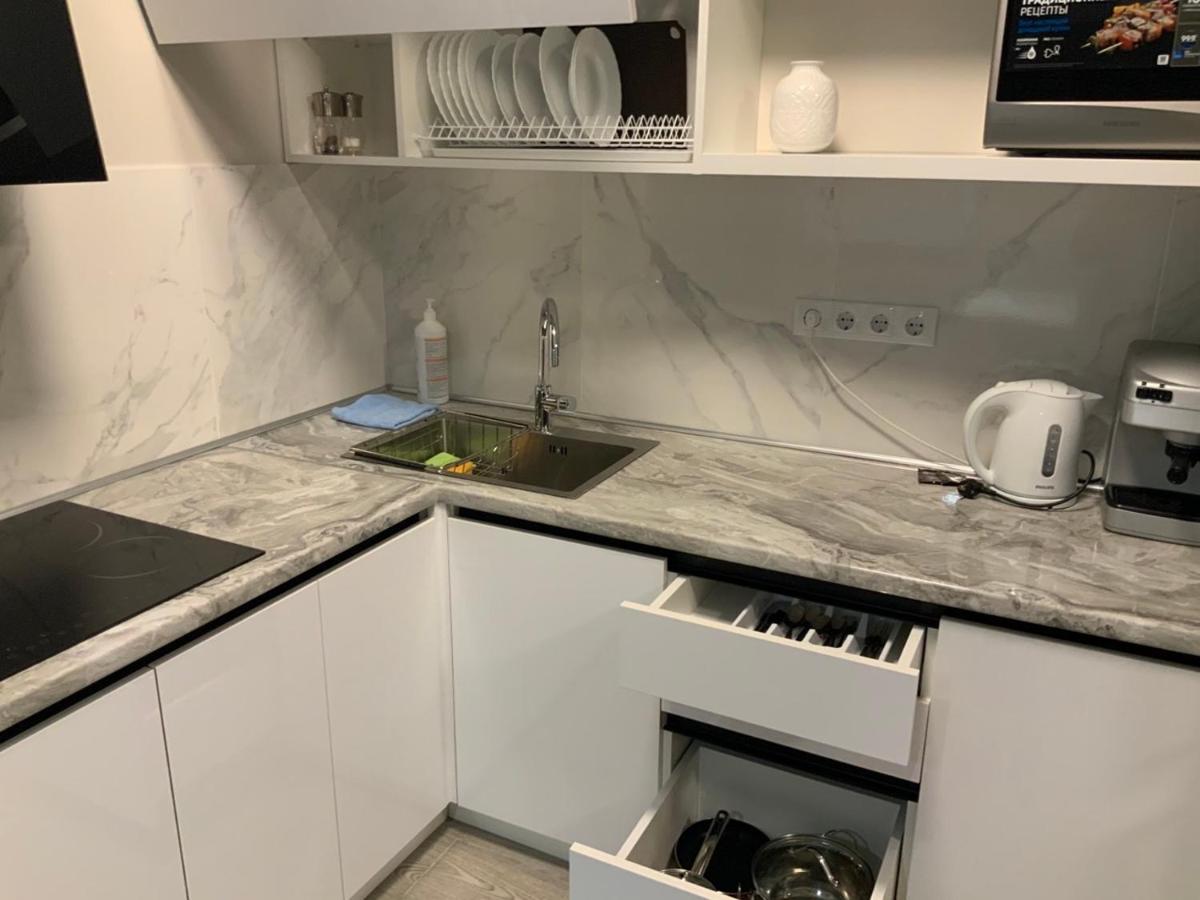 Vip Apartment У Центрі Міста, Новобуджк Театральний,Дуже Простора Rivne Bagian luar foto