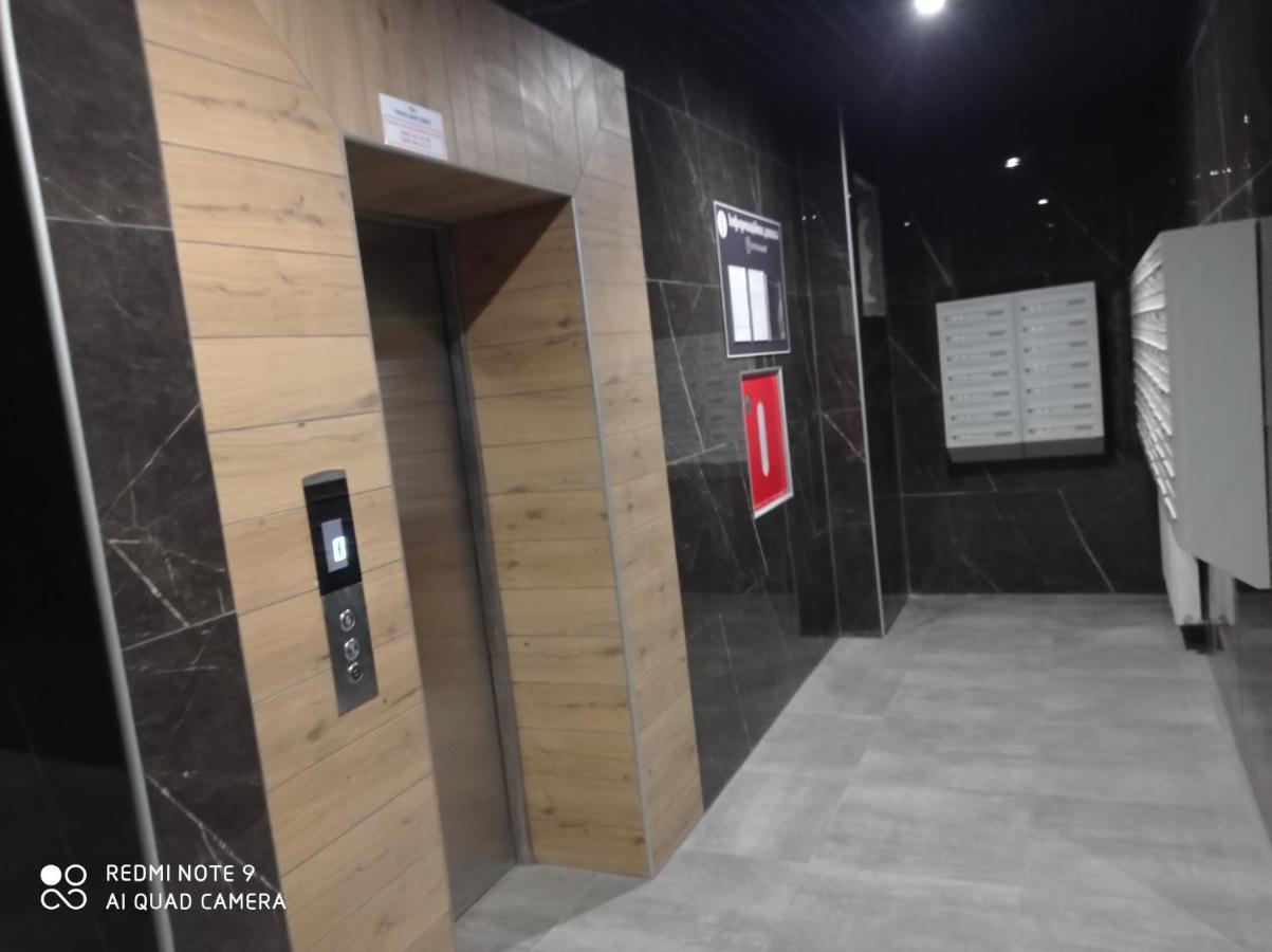 Vip Apartment У Центрі Міста, Новобуджк Театральний,Дуже Простора Rivne Bagian luar foto
