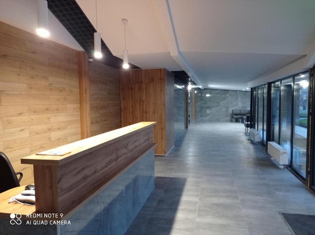 Vip Apartment У Центрі Міста, Новобуджк Театральний,Дуже Простора Rivne Bagian luar foto