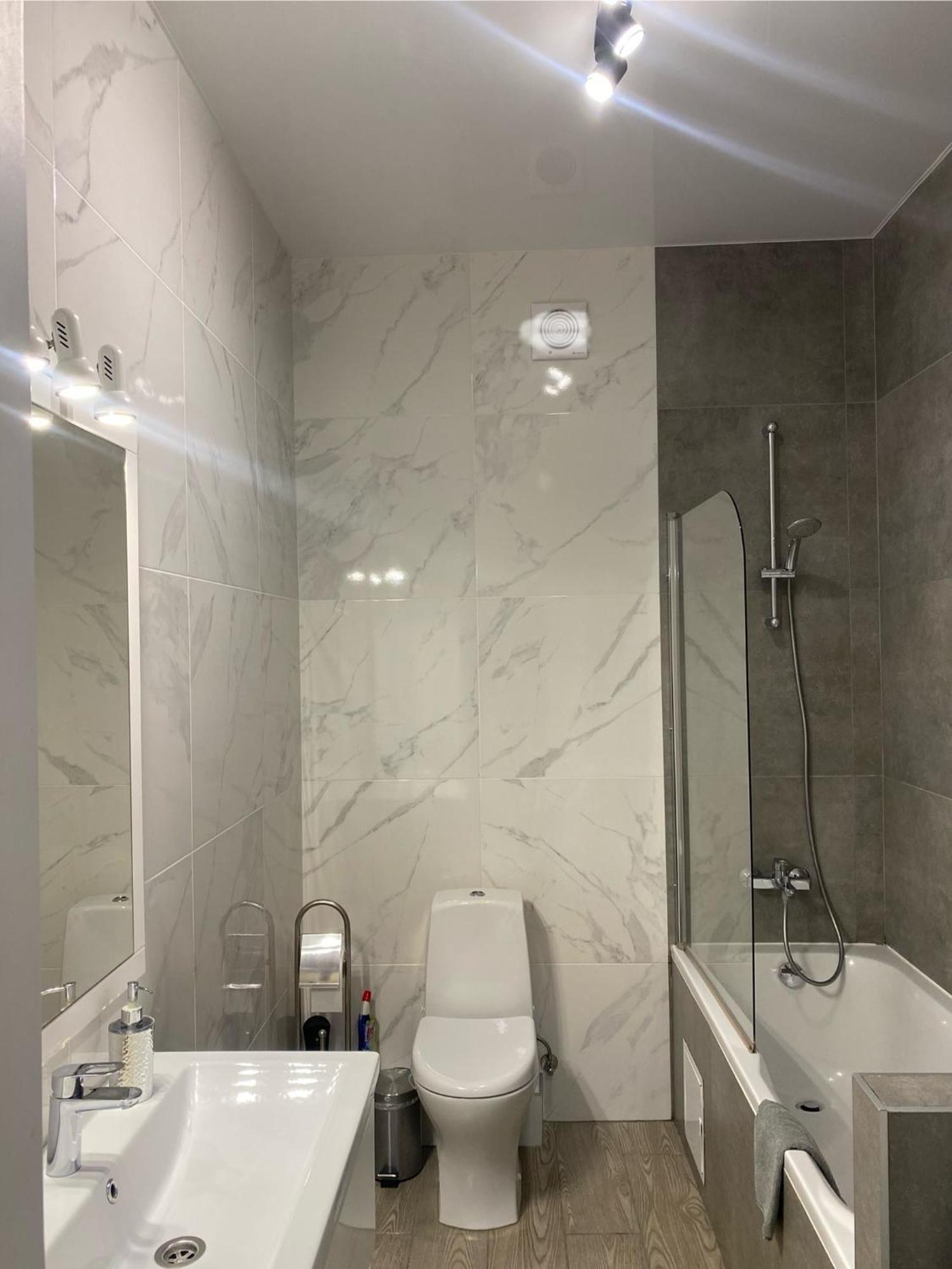 Vip Apartment У Центрі Міста, Новобуджк Театральний,Дуже Простора Rivne Bagian luar foto