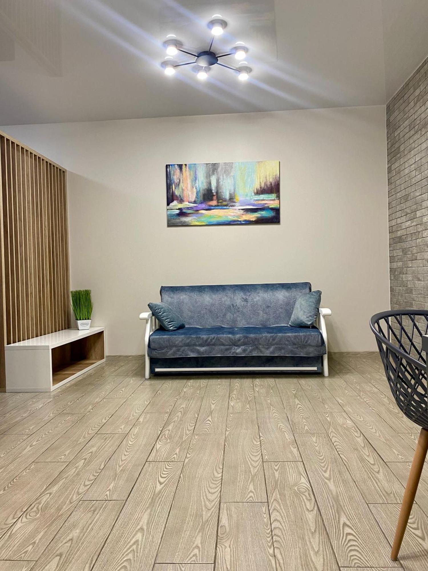 Vip Apartment У Центрі Міста, Новобуджк Театральний,Дуже Простора Rivne Bagian luar foto