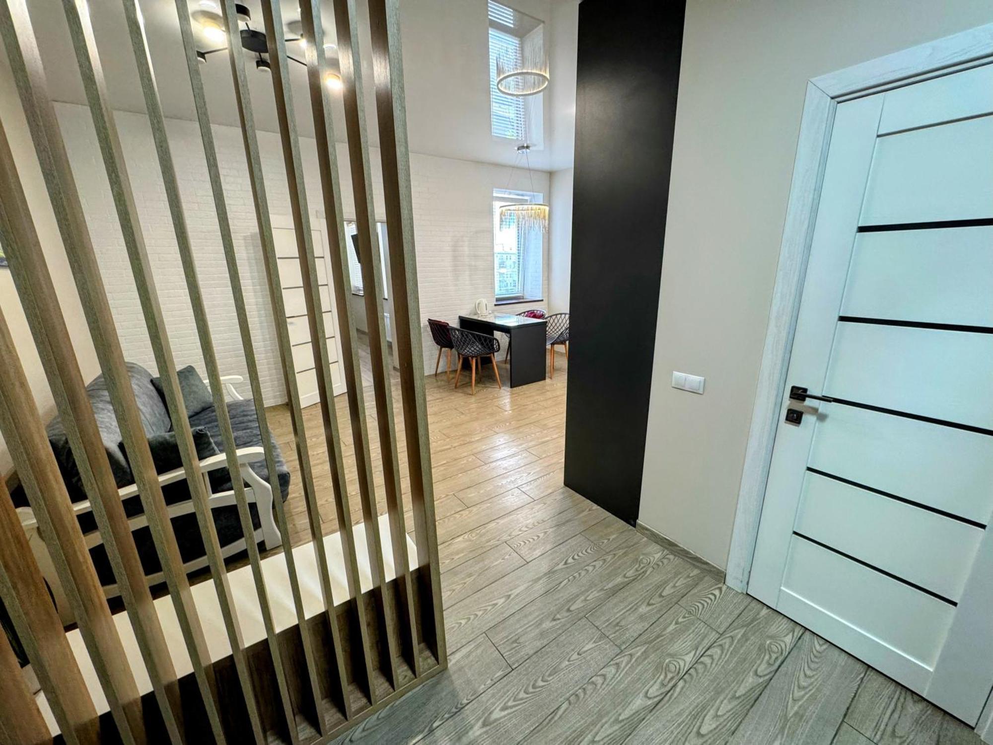 Vip Apartment У Центрі Міста, Новобуджк Театральний,Дуже Простора Rivne Bagian luar foto