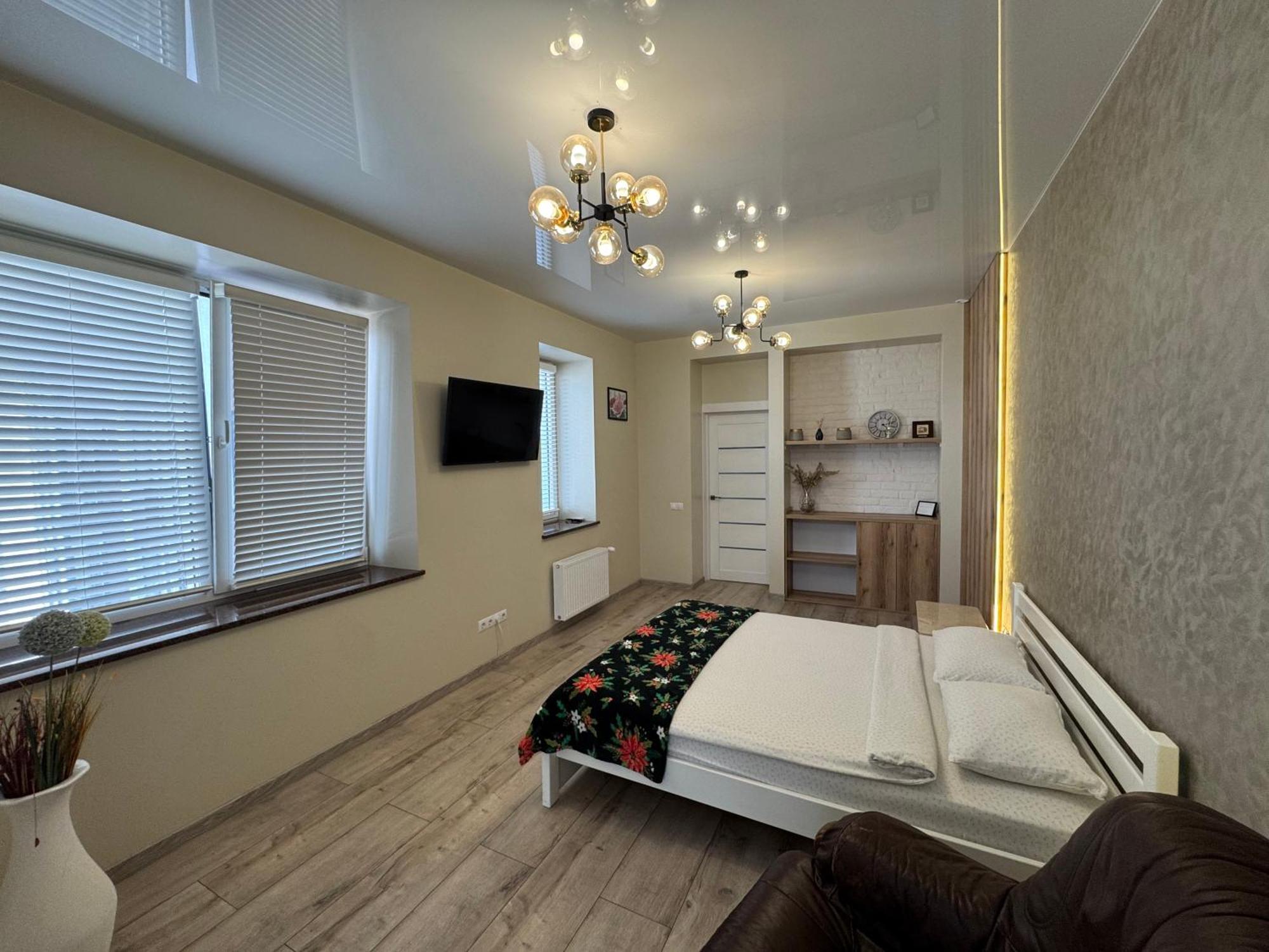 Vip Apartment У Центрі Міста, Новобуджк Театральний,Дуже Простора Rivne Bagian luar foto