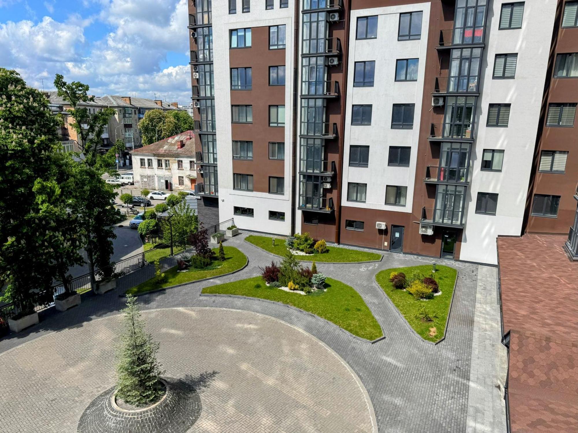 Vip Apartment У Центрі Міста, Новобуджк Театральний,Дуже Простора Rivne Bagian luar foto